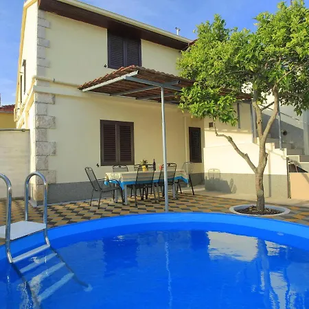 Alluring Holiday In With Whirlpool Casa de Férias *